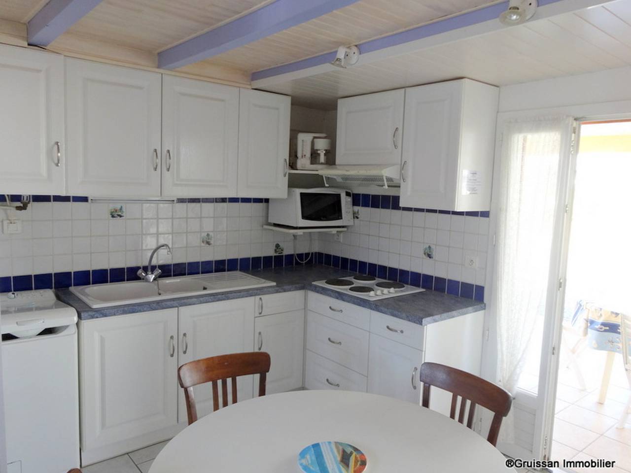 Gemütliches Chalet mit Terrasse & Balkon 500m vom Strand entfernt in Plage des Chalets, Gruissan