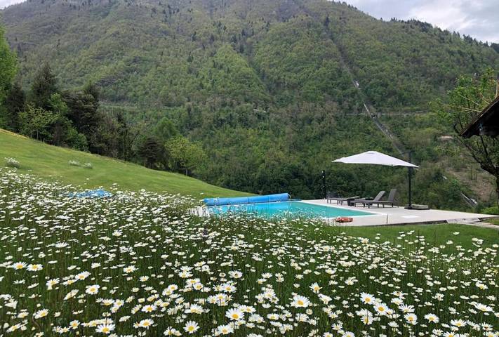 Location de vacances pour 4 personnes, avec jardin ainsi que vue et piscine à Bagolino - 2