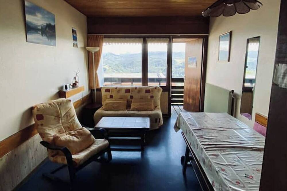 Entire apartment, Superb view of the Dordogne valley in Murat-le-Quaire, Volcans d'Auvergne Regional Nature Park