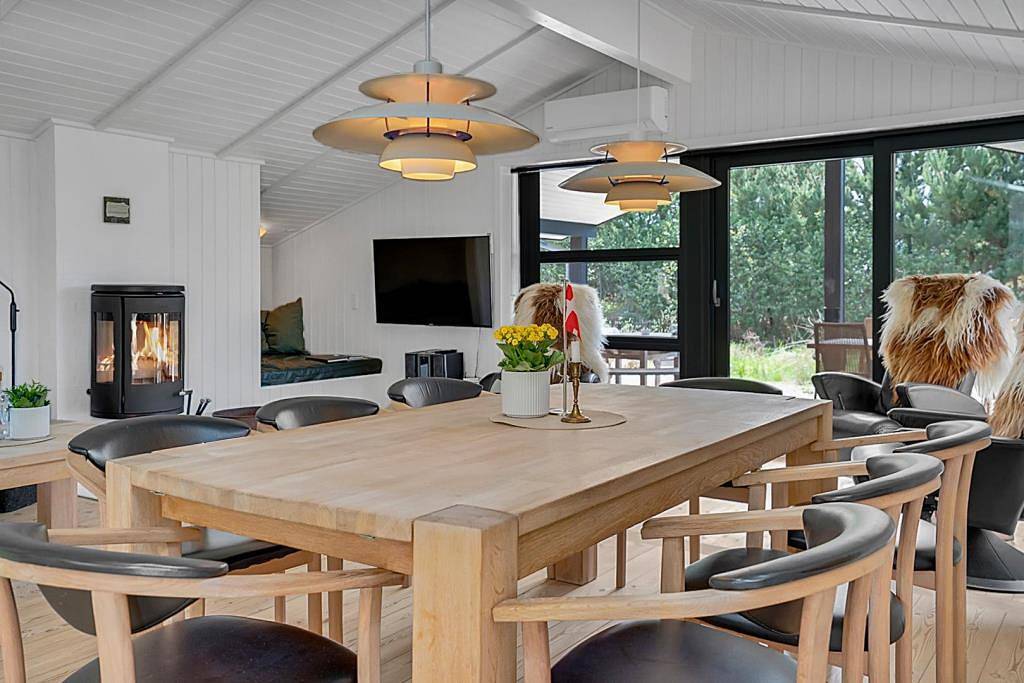 Tolles und geschmackvoll eingerichtetes Ferienhaus mit Fußballplatz und großer Terrasse in Henne, Filsø See