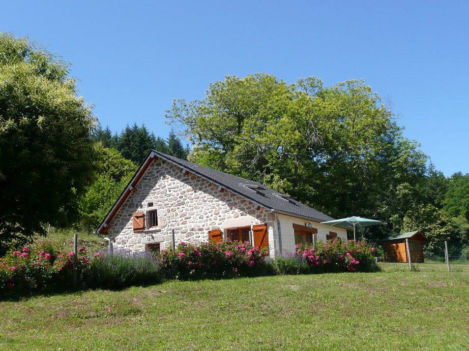Casa rural con aparcamiento, TV y jardín in Meymac, Ussel region