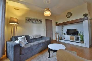 Gîte pour 7 personnes, avec jardin ainsi que terrasse et piscine à Castelnau-sur-l'Auvignon