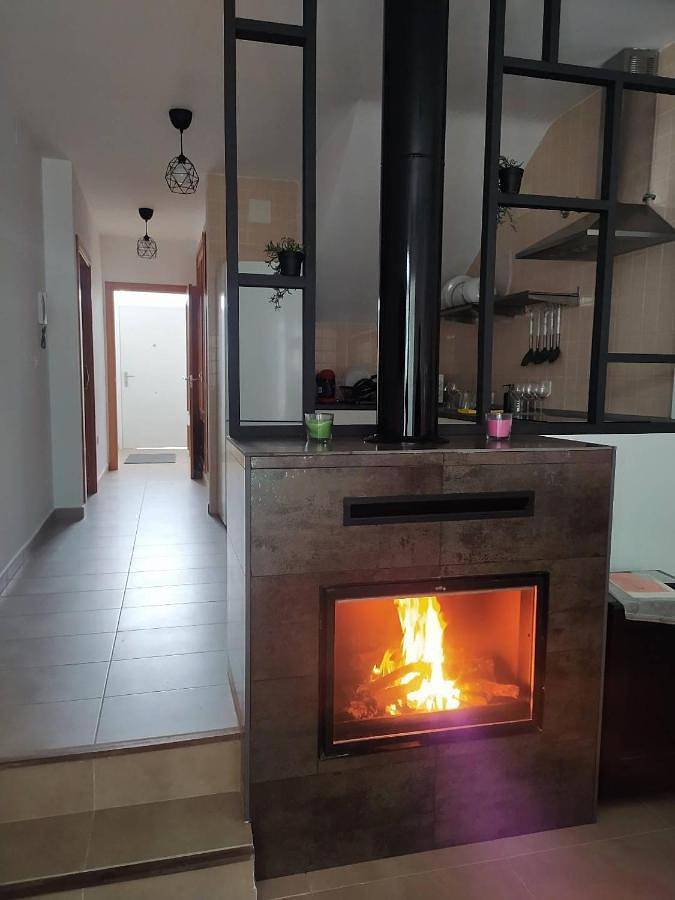 Gîte pour 6 personnes, avec terrasse ainsi que vue et piscine, animaux acceptés à Segura de León - 3