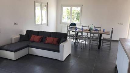 Gîte pour 10 personnes, avec piscine et jardin à Saint-Galmier
