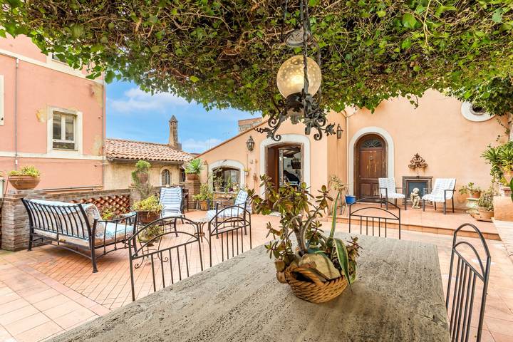 Casa vacanza per 6 persone, con balcone e giardino a Taormina