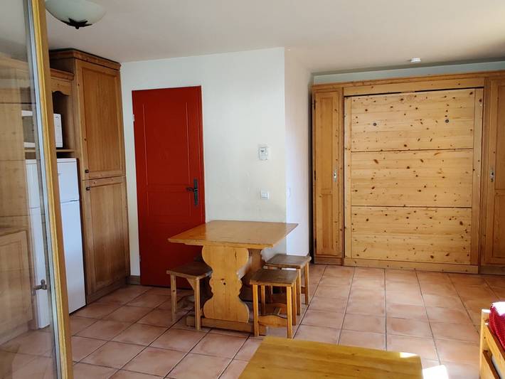Studio entier, Studio cabine avec balcon et parking, à Pra Loup 1500 in Pra-Loup (station de ski), Pra-Loup