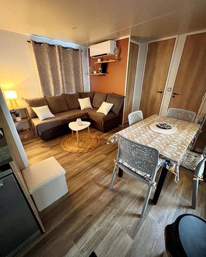 Parc de vacances pour 6 personnes, avec piscine ainsi que vue et jardin dans le Sud de la France - 3