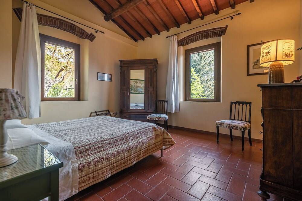 Cosy apartment in a typical farmhouse minutes to Florence, pool, views, relax. in Scandicci, Florence Province