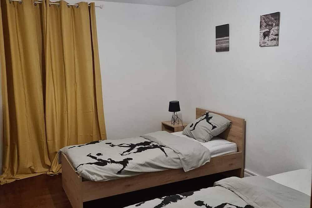 Entire apartment, 3-bedroom apartment with spacious living room, reading area and fully-equipped kitchen. in Trévenans, Territoire-de-Belfort