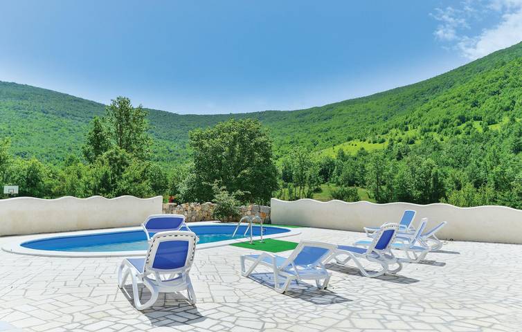 Gemütliche 149 m² große Wohnung mit WLAN, Klimaanlage, Parkplatz und Terrasse in Gračac, Zadar