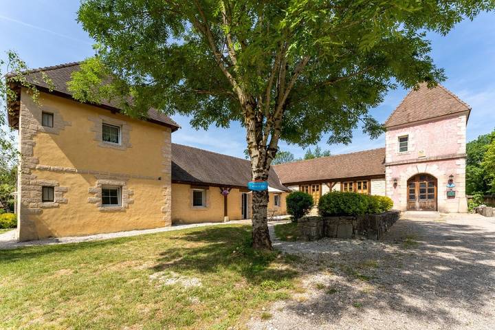 Gîte pour 3 personnes, avec piscine ainsi que vue et terrasse à La Châtelaine - 4