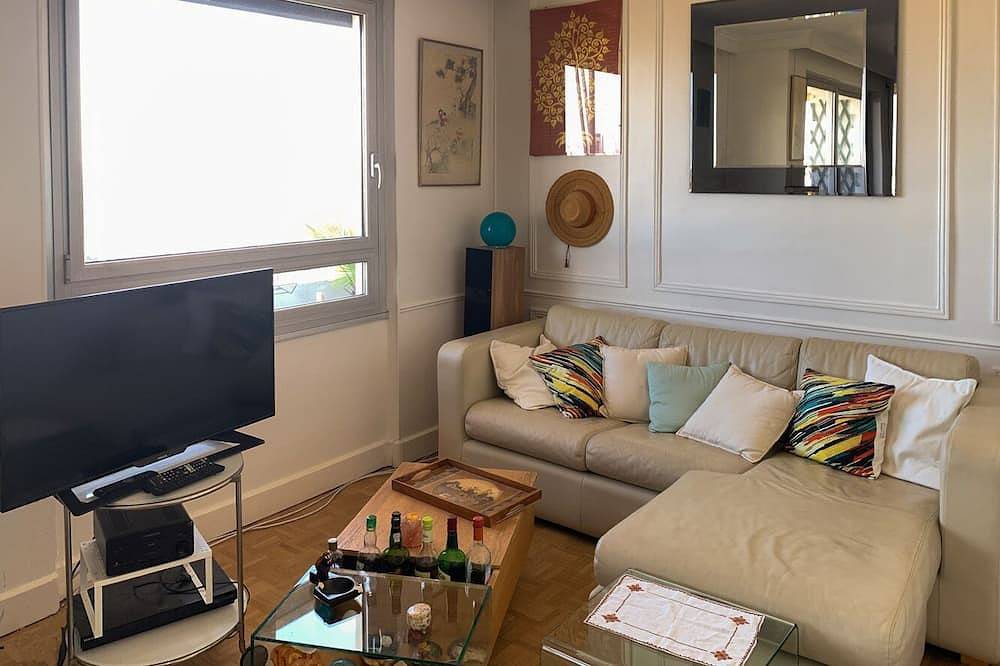 Apartamento entero, Bel Appartement- Terrasse. Vue Exceptionnelle Paris à 15 mn Train, Tram, bus in Saint-Cloud, Altos del Sena