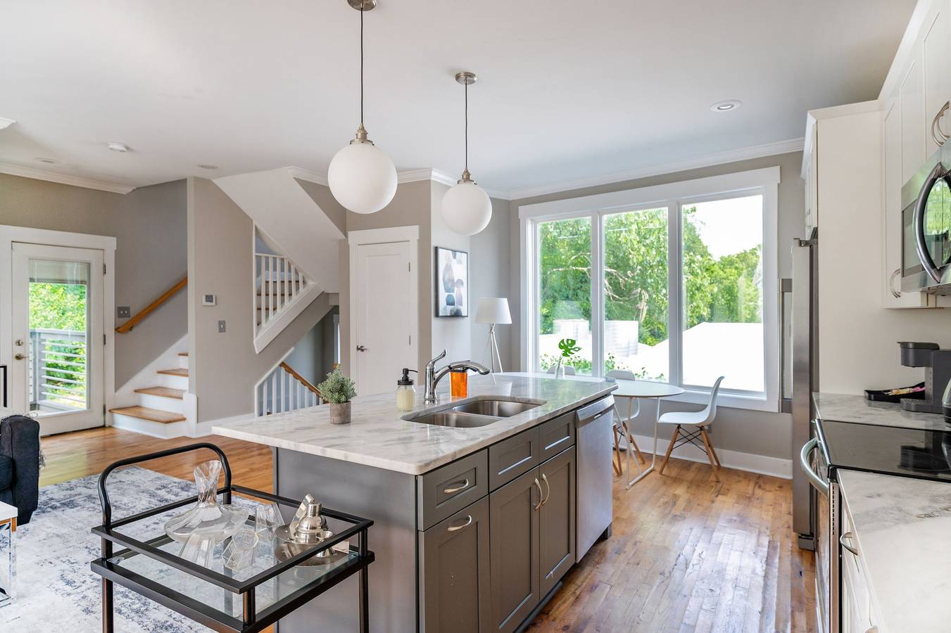 Entire apartment, 10 Min to Dt - Rooftop, Garage, W&D in Nashville, Tennessee