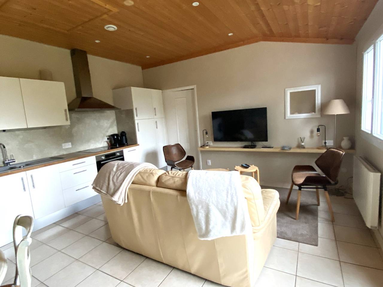 Ganze Wohnung, Charmante Erdgeschosswohnung mit privatem Garten 500m von Loctudy in Groix, Côte des Mégalithes