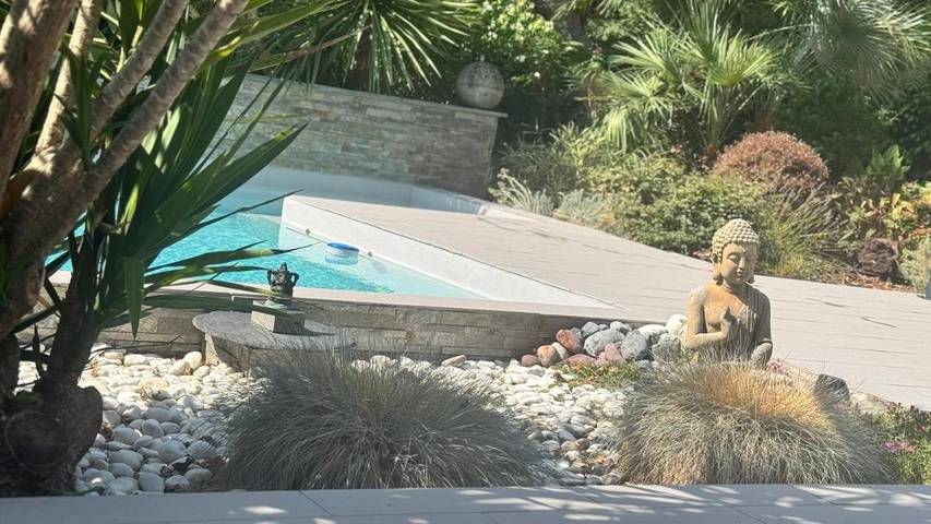 Location de vacances pour 6 personnes, avec Jacuzzi et Terrasse ainsi que Jardin et Piscine à Mérignac - 2