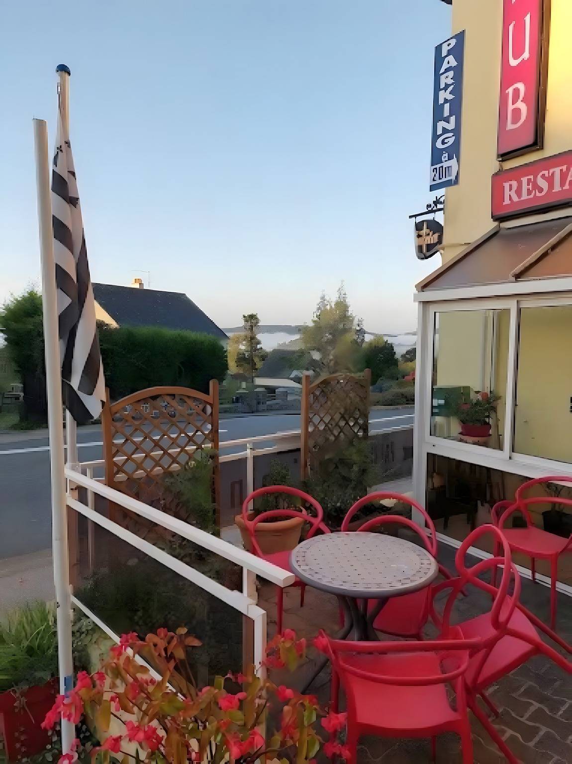 Camera doppia con bagno privato e Wi-Fi in B&B in Caurel, Guingamp Regione