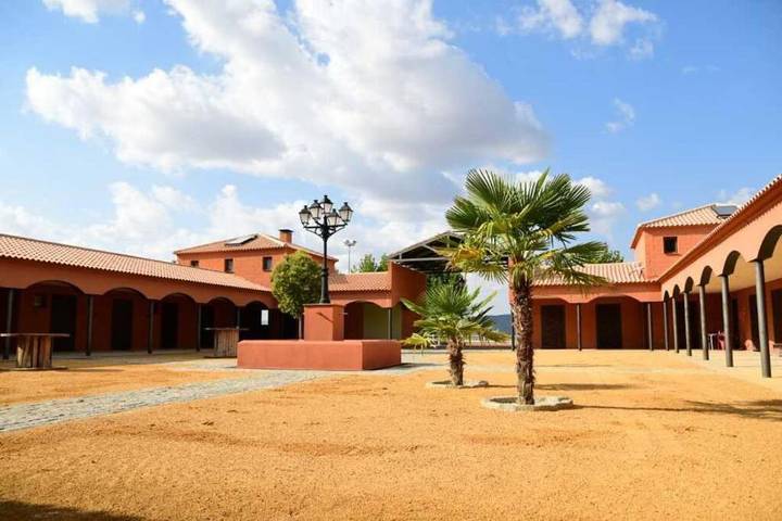 Casa rural para 50 personas, con Terraza y Jardín además de Piscina y Vistas en Lupiana