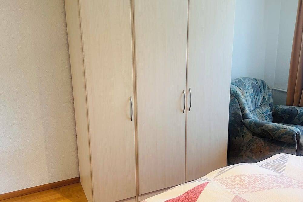 Ganze Wohnung, Wunderschöne Fewo mit Terrasse und Blick auf den Belchen, bis zu 5 Personen in Untermünstertal, Münstertal