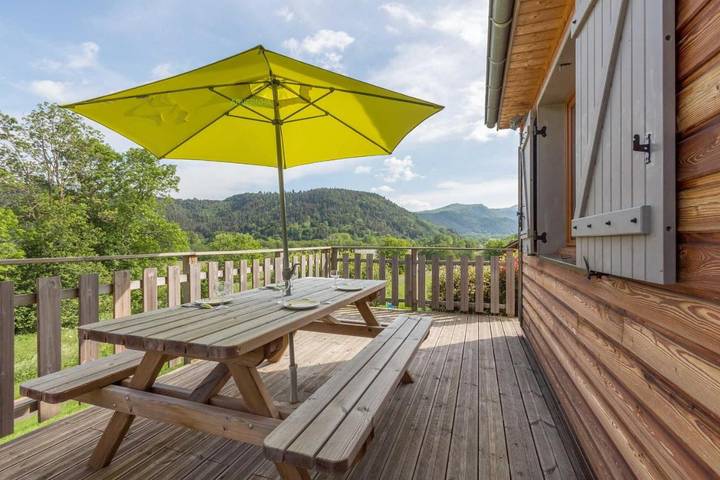 Chalet pour 6 personnes, avec terrasse et jardin à Chambon-sur-Lac - 2