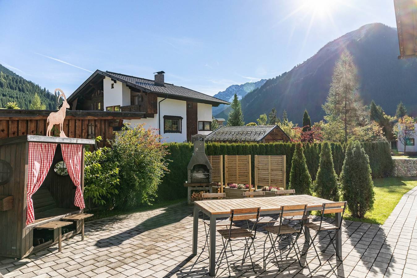 Geheel appartement, Appartement 'Haus Berwang Bauernhaus' met Uitzicht op de Bergen, Privéterras en Wifi in Lechtal Alps, Berwang