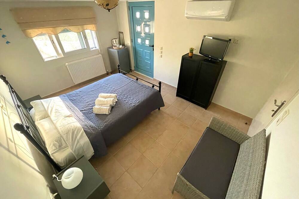 Porto Heli Panoramic Seaside Home.\nenjoy the sunsets & spacious areas! in Ververouda, Kranidi
