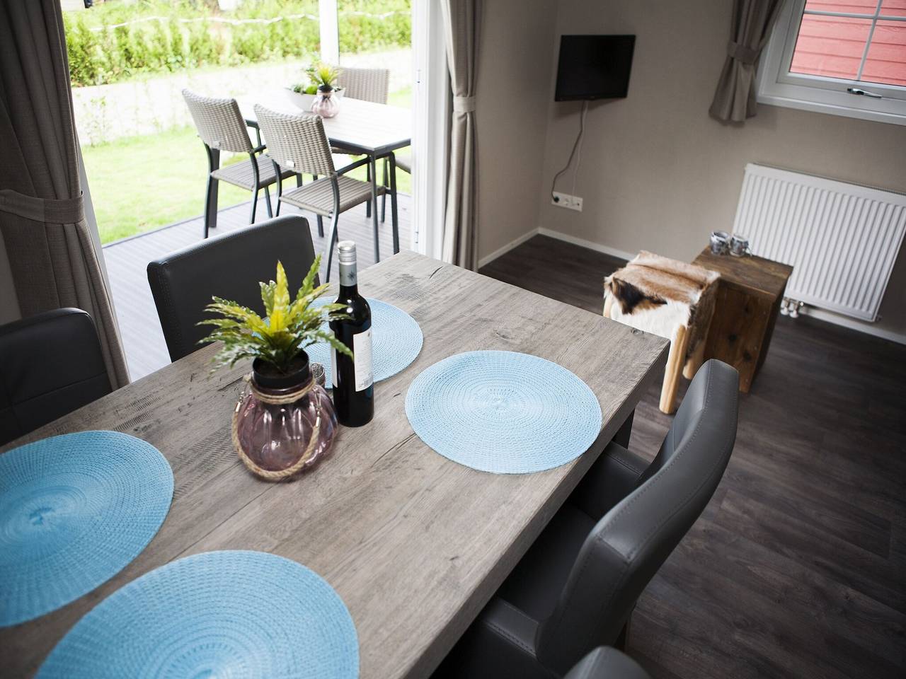 Comfortable chalet with veranda, in a holiday park near the beautiful Veluwe in Veluwe