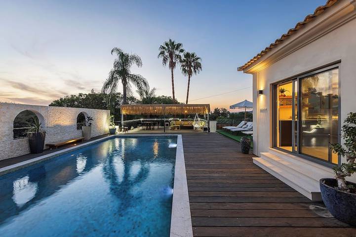 Villa for 14 people, with Terrace in Almancil