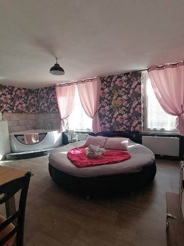 Gîte pour 2 personnes, avec jardin et jacuzzi à Lunéville