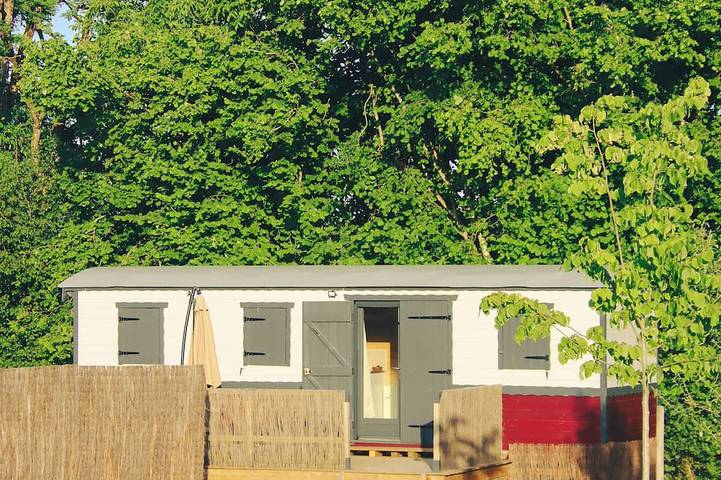 The Caravan at L'Orée des 4 Chemins in Auxerre region