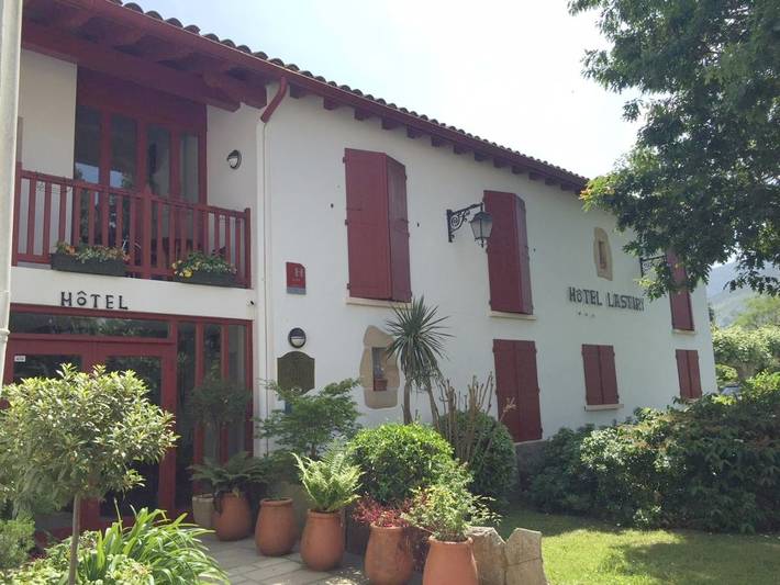 Hôtel pour 3 personnes, avec Terrasse dans Office De Tourisme De Sare