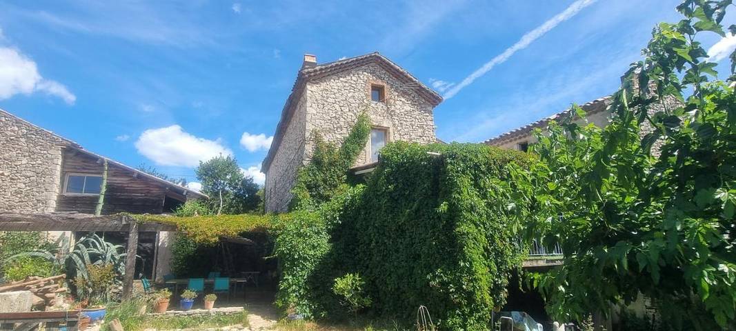 Chambre d’hôte pour 2 personnes, avec Terrasse et Jardin ainsi que Piscine et Vue