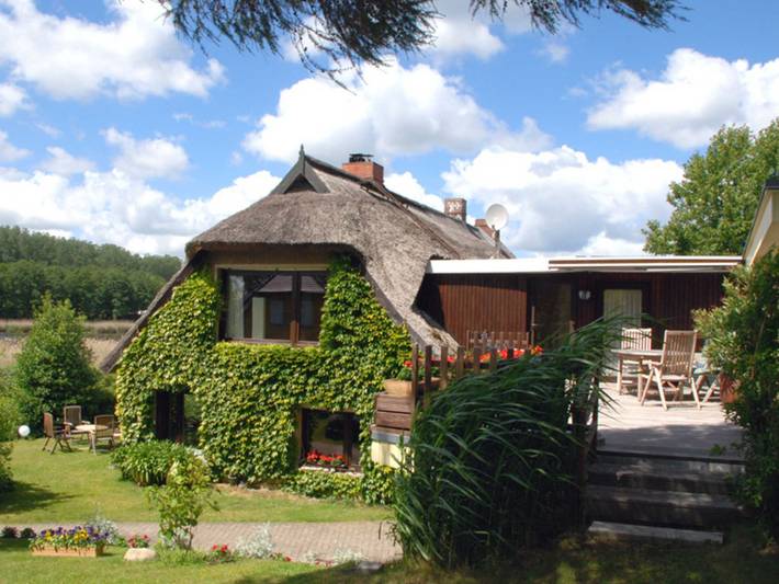 Ferienwohnung mit Meerblick für 5 Personen, mit Terrasse und Garten sowie Seeblick und Ausblick in Seedorf (Sellin)