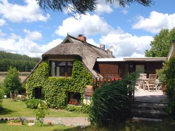 Ferienwohnung für 2 Personen, mit Garten und Seeblick sowie Ausblick und Terrasse, kinderfreundlich in Sellin