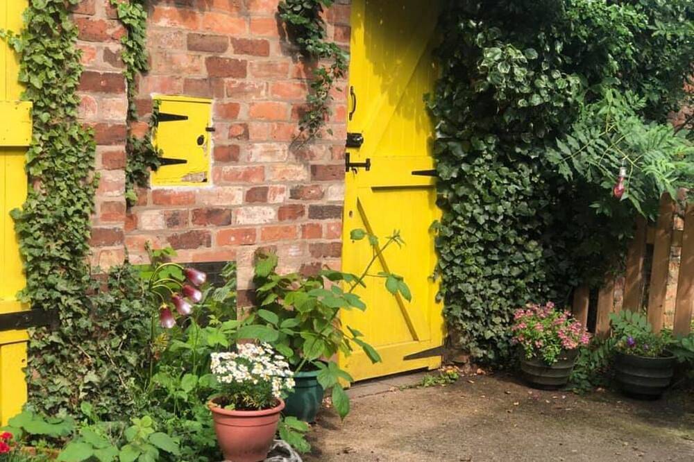 Leaf Retreat - A Rest in Nature. Pet-friendly! in Louth, Lincolnshire