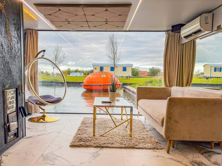 Hausboot für 2 Personen, mit Sauna und Pool sowie Terrasse, mit Haustier in 