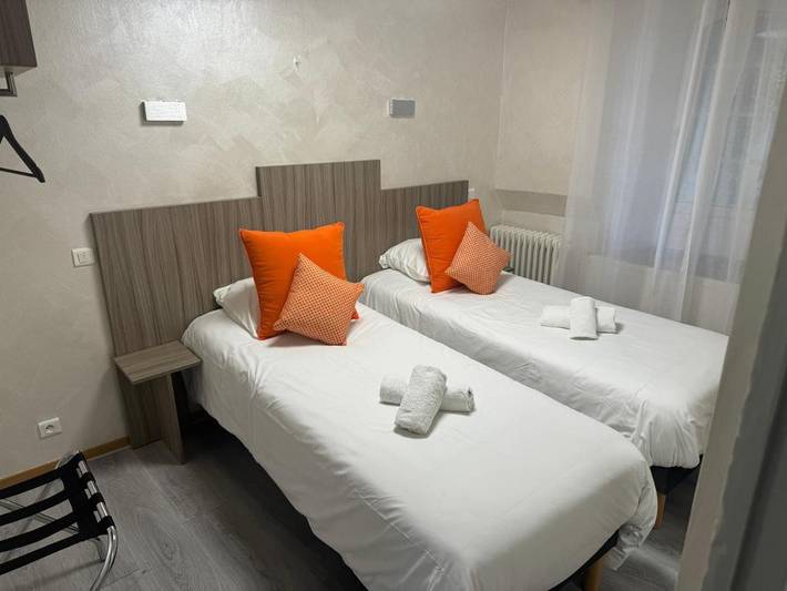 Hôtel pour 3 personnes, avec piscine et jardin, animaux acceptés à Meyrueis - 2