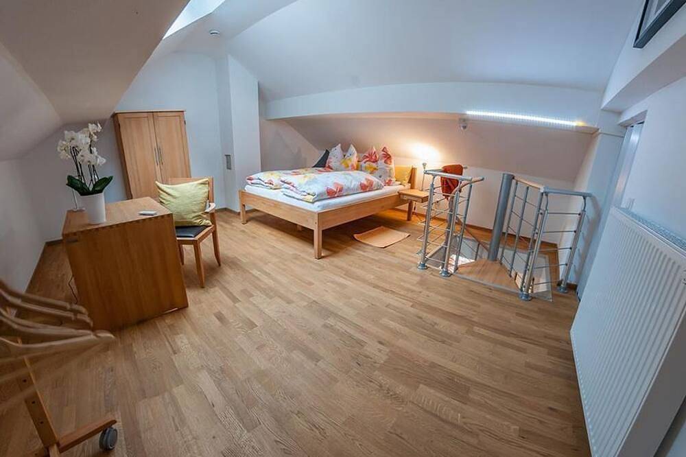 Hotel Zum Schwan - Appartement/Fewo, Dusche, Wc, 1 Schlafraum in Waldfischbach-Burgalben, Landkreis Südwestpfalz