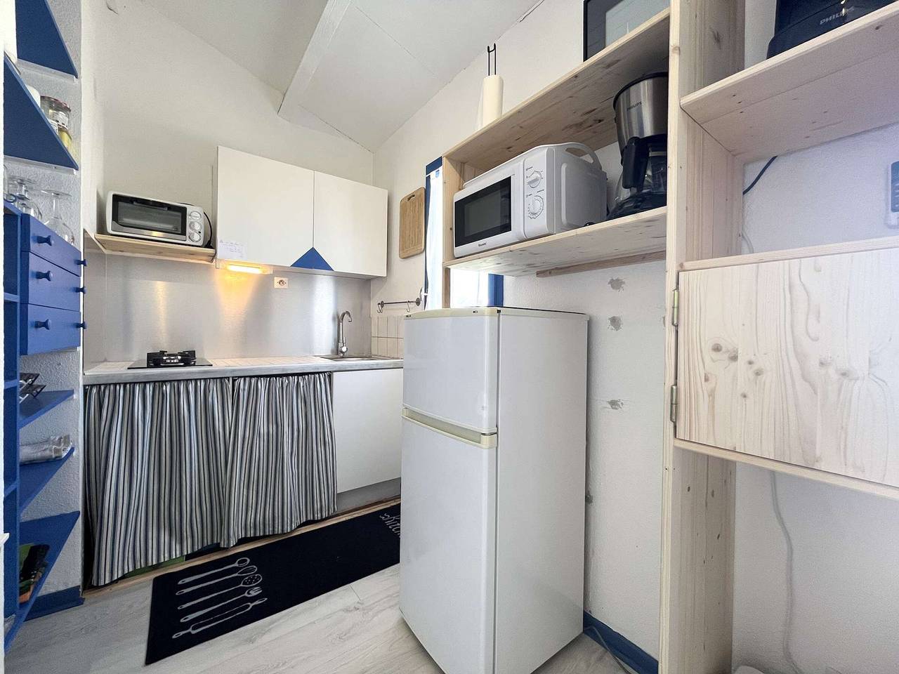 Entire apartment, 2-Bedroom Apartment with Air Conditioning and Parking - Gruissan in Gruissan (Ville), Gruissan