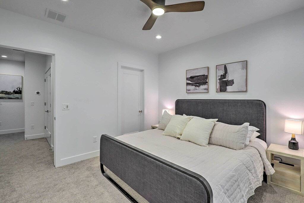 Chic & Sunny Provo Townhome w/ Rooftop Deck! in Provo, Utah Lake