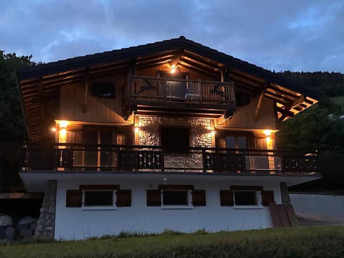 Gîte pour 8 personnes, avec Balcon et Jacuzzi ainsi que Terrasse et Jardin à Chevenoz - 3
