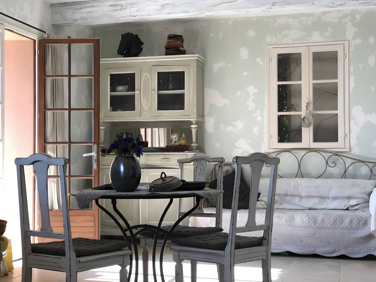 Appartement entier, Maison de vacances 'Chez Lara' avec vue sur la montagne, piscine partagée et Wi-Fi in Lacoste, Parc naturel régional du Luberon