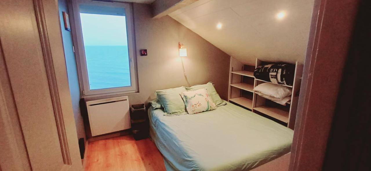 Appartement entier, Bellerive, pieds dans l'eau lac & montagnes in Publier, Région de Thonon-les-Bains