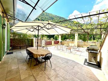 Gîte pour 8 personnes, avec vue ainsi que vue sur le lac et terrasse à Breil-sur-Roya