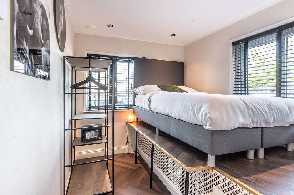 Unieke en Moderne Water Villa in de Buurt van Schiphol en Amsterdam in Aalsmeer, Nordholland