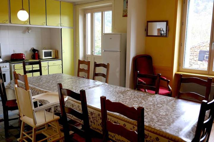 Gîte pour 12 personnes, avec terrasse, animaux acceptés à Arlet (pomme)