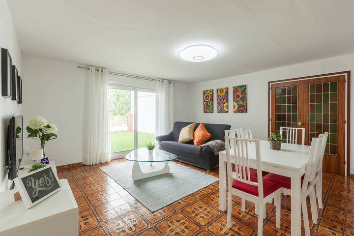 Entire apartment, Apartment Villa Mercedes with Terrace, Balcony & Wi-Fi in Rubi, Barcelona Inland