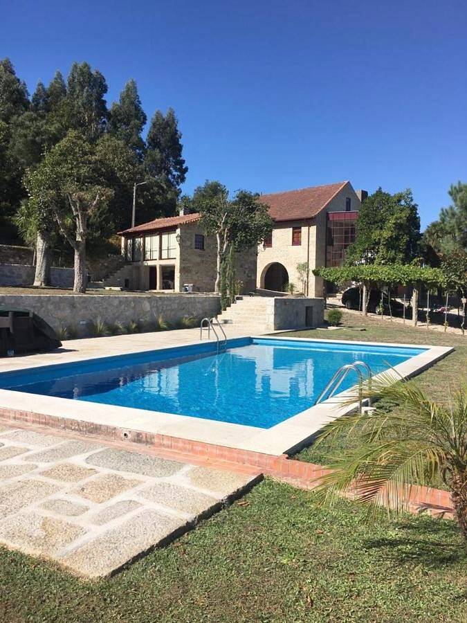 Location de vacances pour 6 personnes, avec vue ainsi que piscine et jardin dans Tregosa