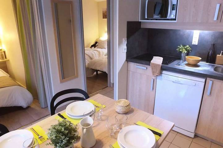 Location de vacances pour 4 personnes, avec terrasse et piscine à Flée - 4