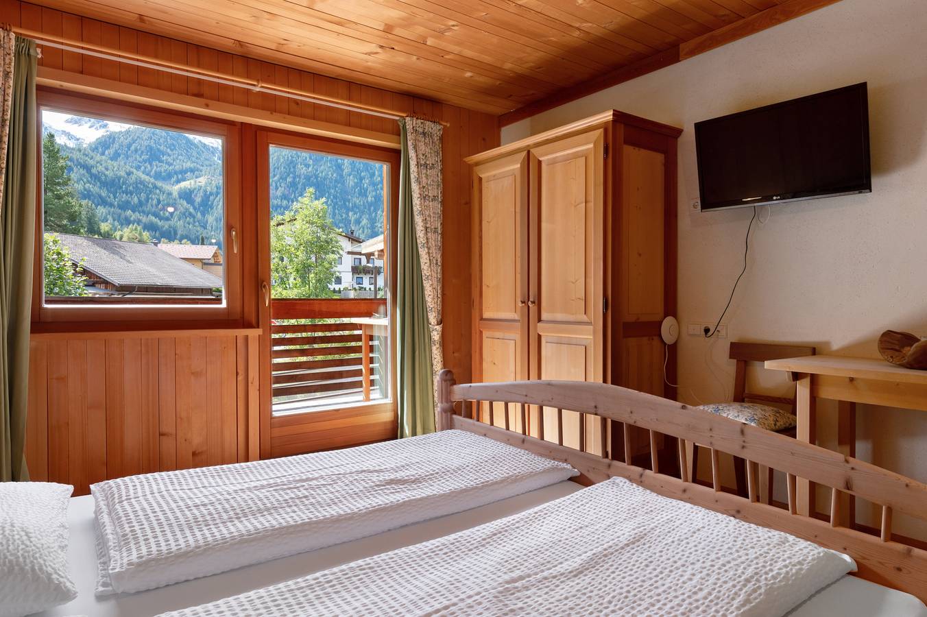 Zimmer 'Naturidyll Mitterbach 5' mit Bergblick, privater Terrasse und Wi-Fi in Weissenbach (Ahrntal), Ahrntal