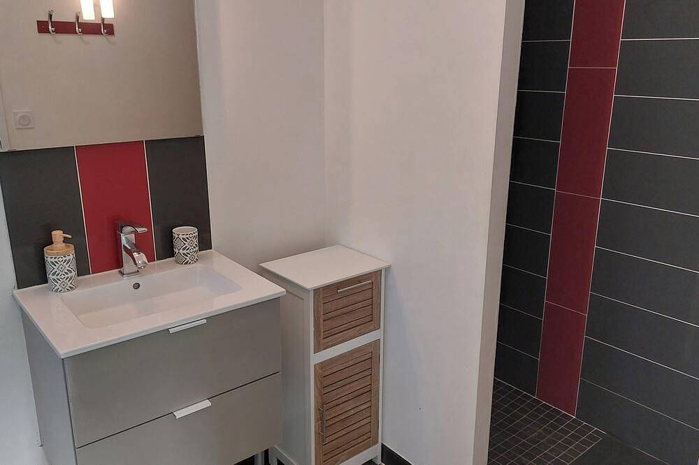 Apartamento entero, \"L'Échappée Manora - Clapas\" Gîte Ardèche swimming pool in Saint-Alban-Auriolles, Ardèche